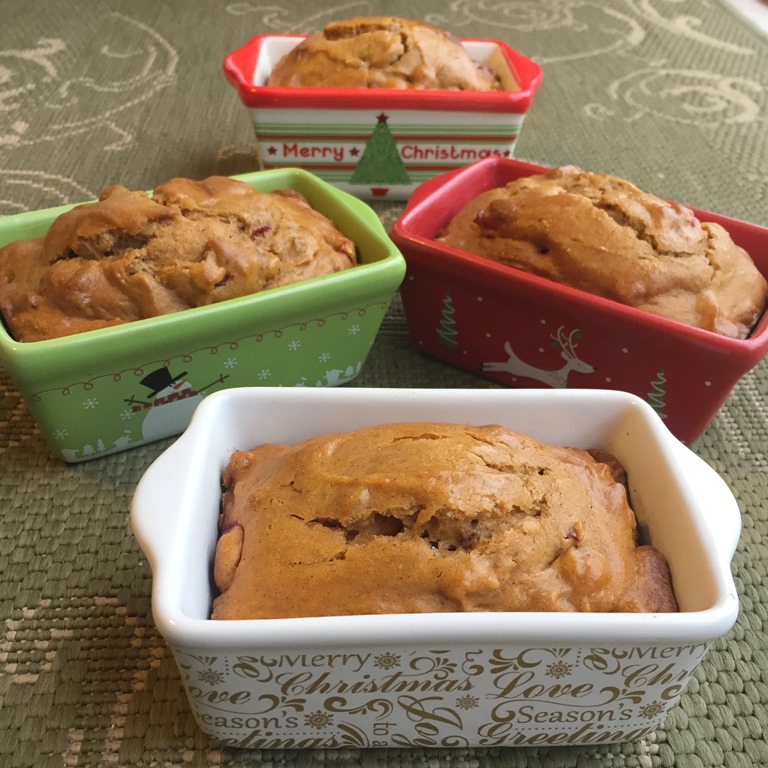 Twelve Days of Christmas Cookies (and other stuff): Pumpkin Cranberry Bread